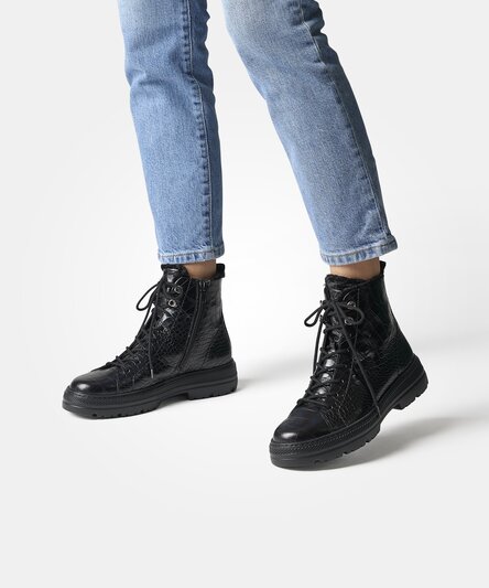 Lace-up ankle boots with warm lining